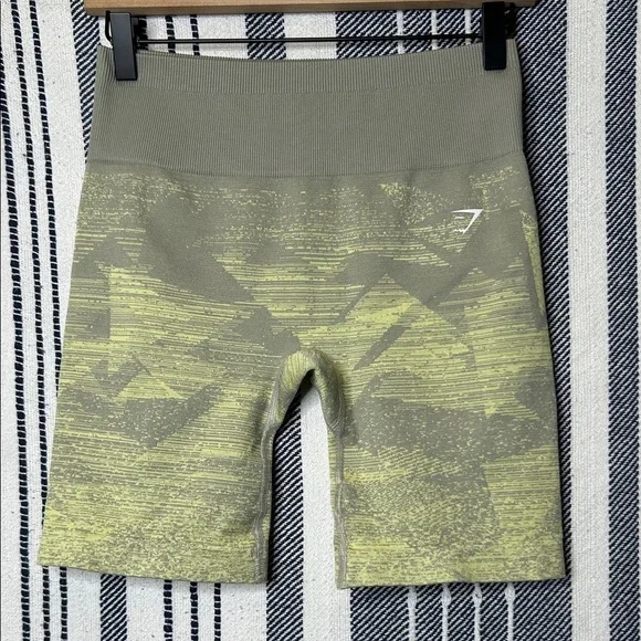 Gymshark Adapt Ombré Seamless Shorts - Picture 2 of 4